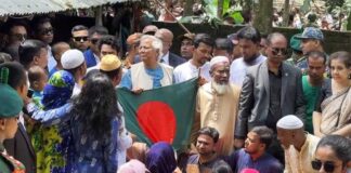 রংপুরে আবু সাঈদের কবর জিয়ারত করলেন ড. ইউনূস রংপুরে আবু সাঈদের বাড়িতে ড. ইউনূস, রংপুরে আবু সাঈদের কবর জিয়ারত করলেন ড. ইউনূস