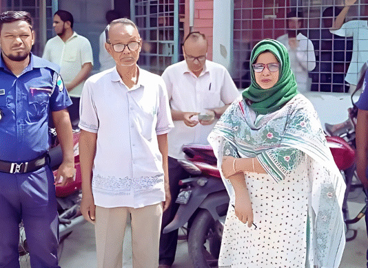 কুষ্টিয়ার খোকসায় অতিরিক্ত টাকা নেওয়ার অভিযোগে দলিল লেখককে জরিমানা